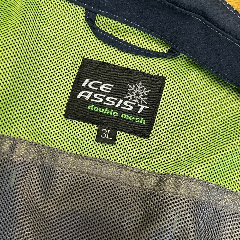 Ice Men's Navy and Light Gray Short Sleeve Jacket - Picture 6 of 15